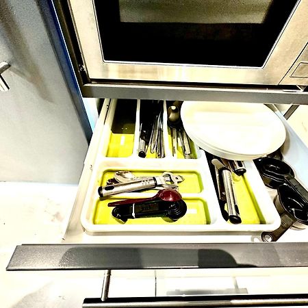 Duke And Duchess Apartments And Rooms - Private In Room Hot Tub Suites 런던 외부 사진