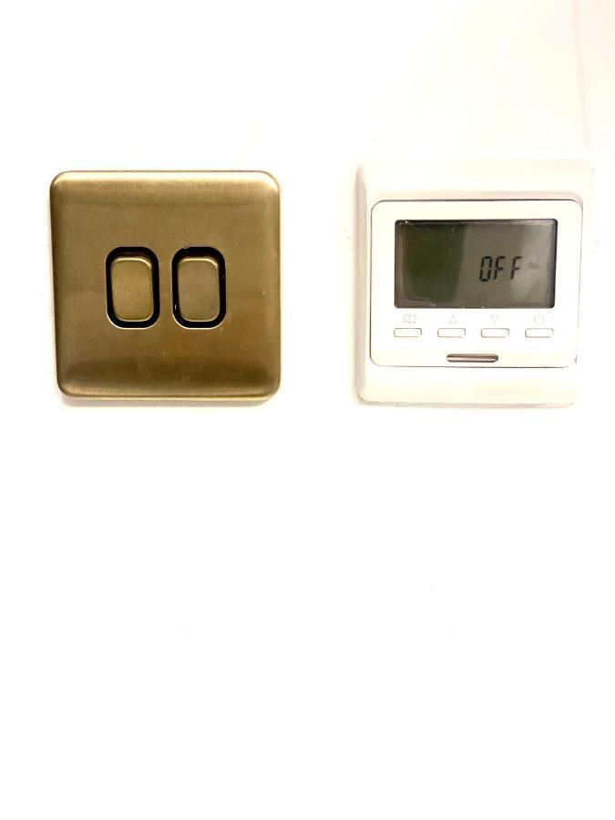 Duke And Duchess Apartments And Rooms - Private In Room Hot Tub Suites 런던 외부 사진