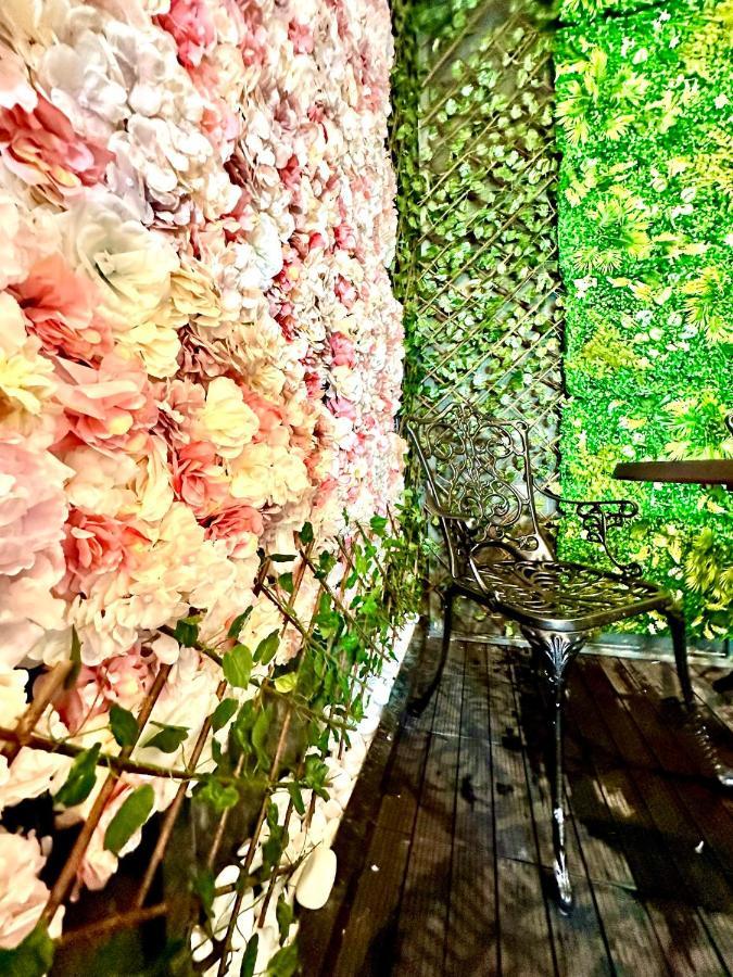 Duke And Duchess Apartments And Rooms - Private In Room Hot Tub Suites 런던 외부 사진