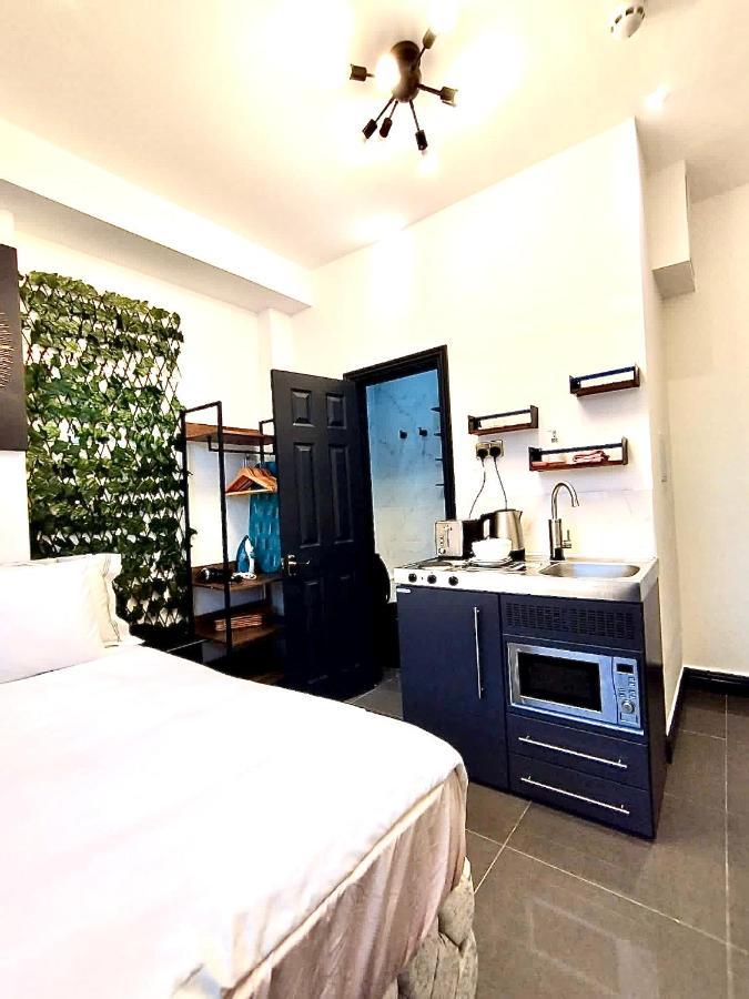Duke And Duchess Apartments And Rooms - Private In Room Hot Tub Suites 런던 외부 사진