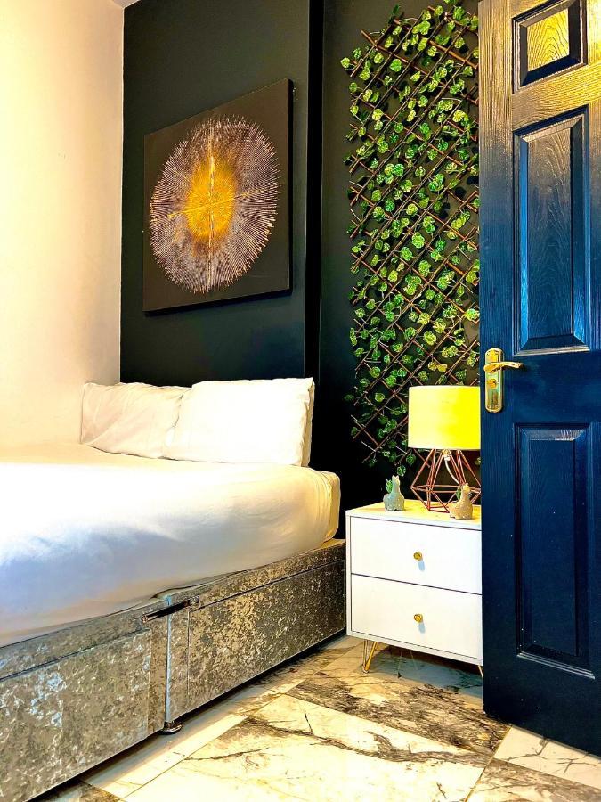 Duke And Duchess Apartments And Rooms - Private In Room Hot Tub Suites 런던 외부 사진