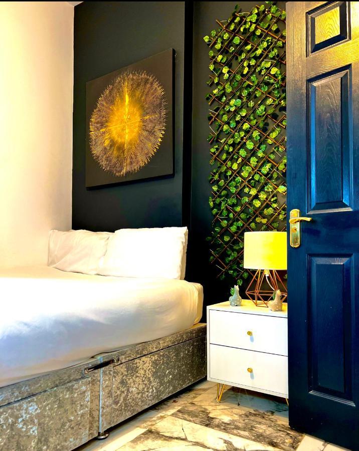 Duke And Duchess Apartments And Rooms - Private In Room Hot Tub Suites 런던 외부 사진