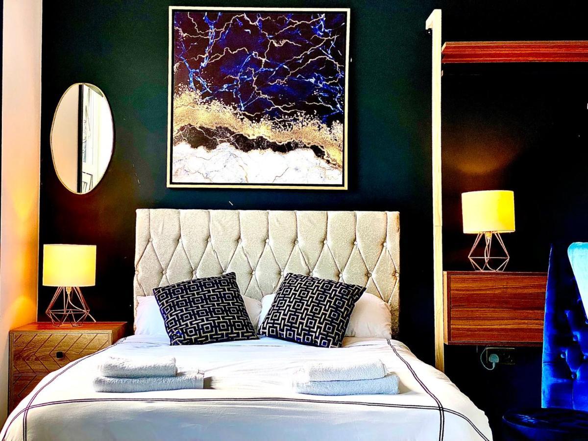 Duke And Duchess Apartments And Rooms - Private In Room Hot Tub Suites 런던 외부 사진