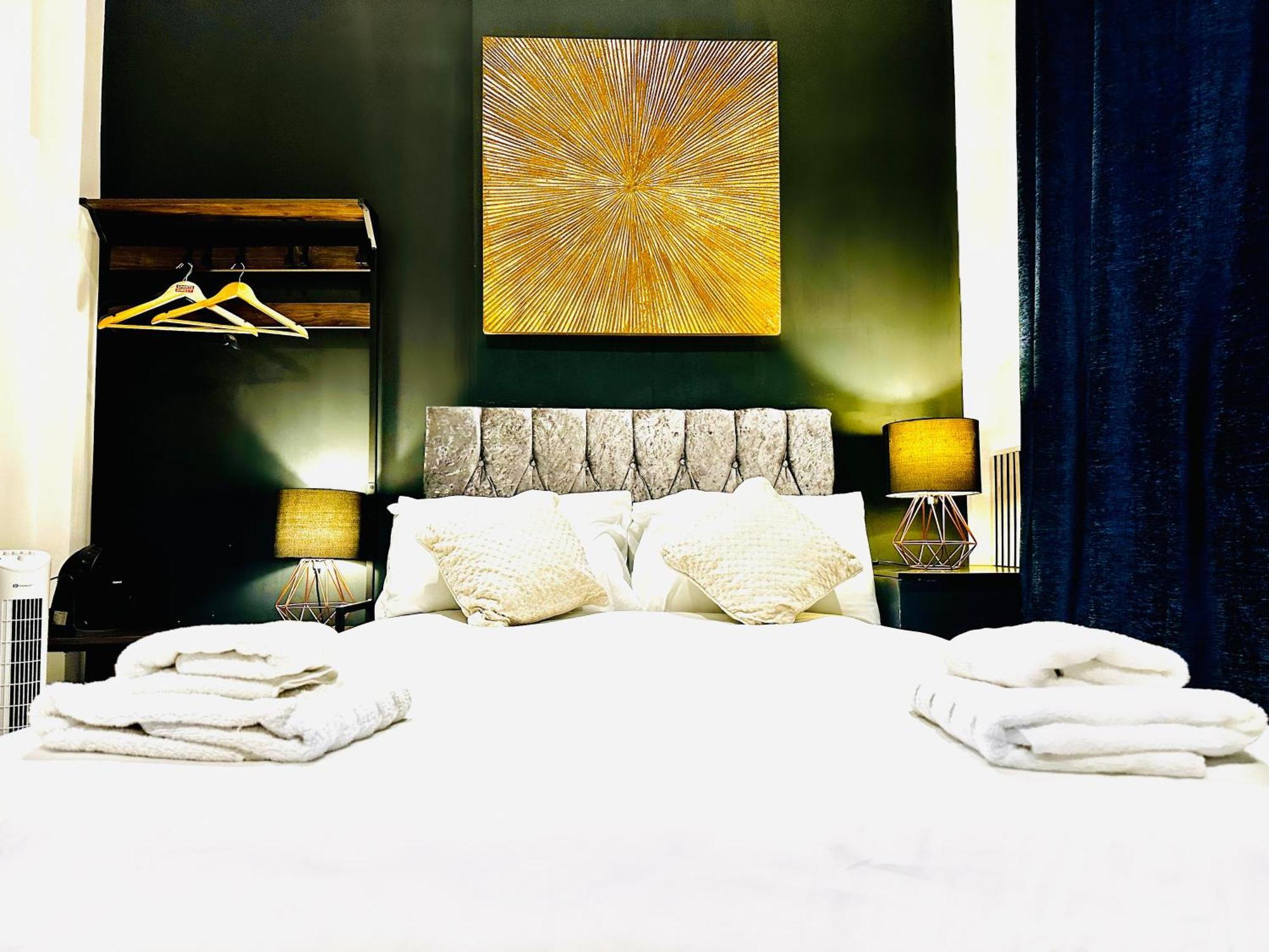 Duke And Duchess Apartments And Rooms - Private In Room Hot Tub Suites 런던 외부 사진