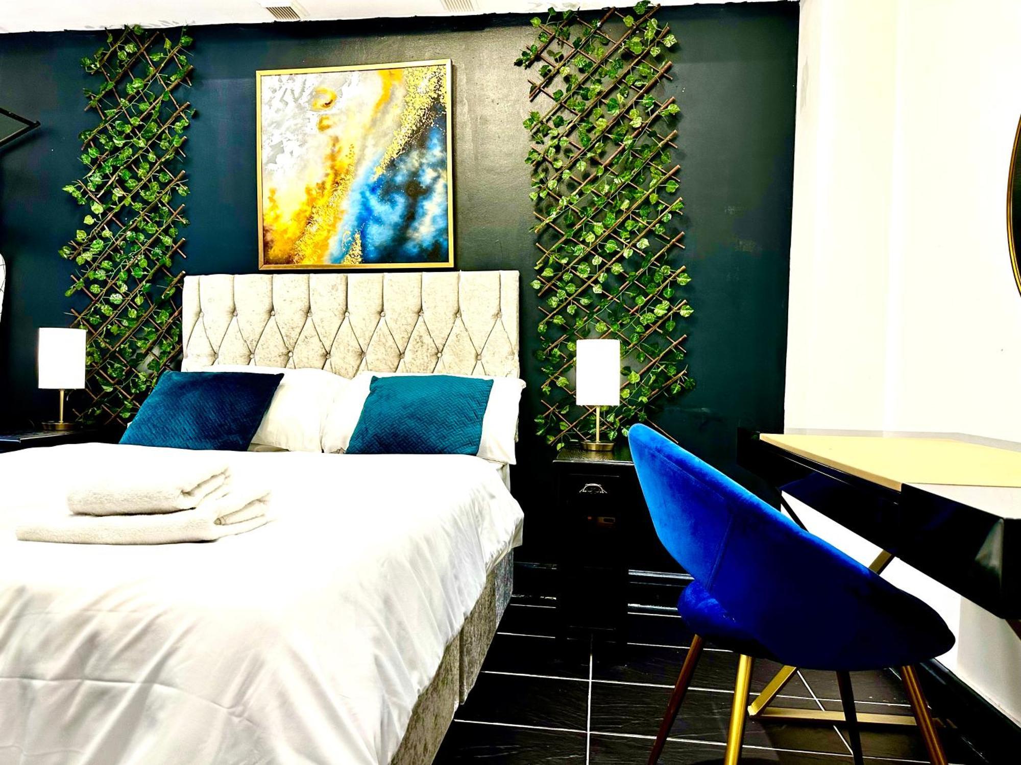 Duke And Duchess Apartments And Rooms - Private In Room Hot Tub Suites 런던 외부 사진