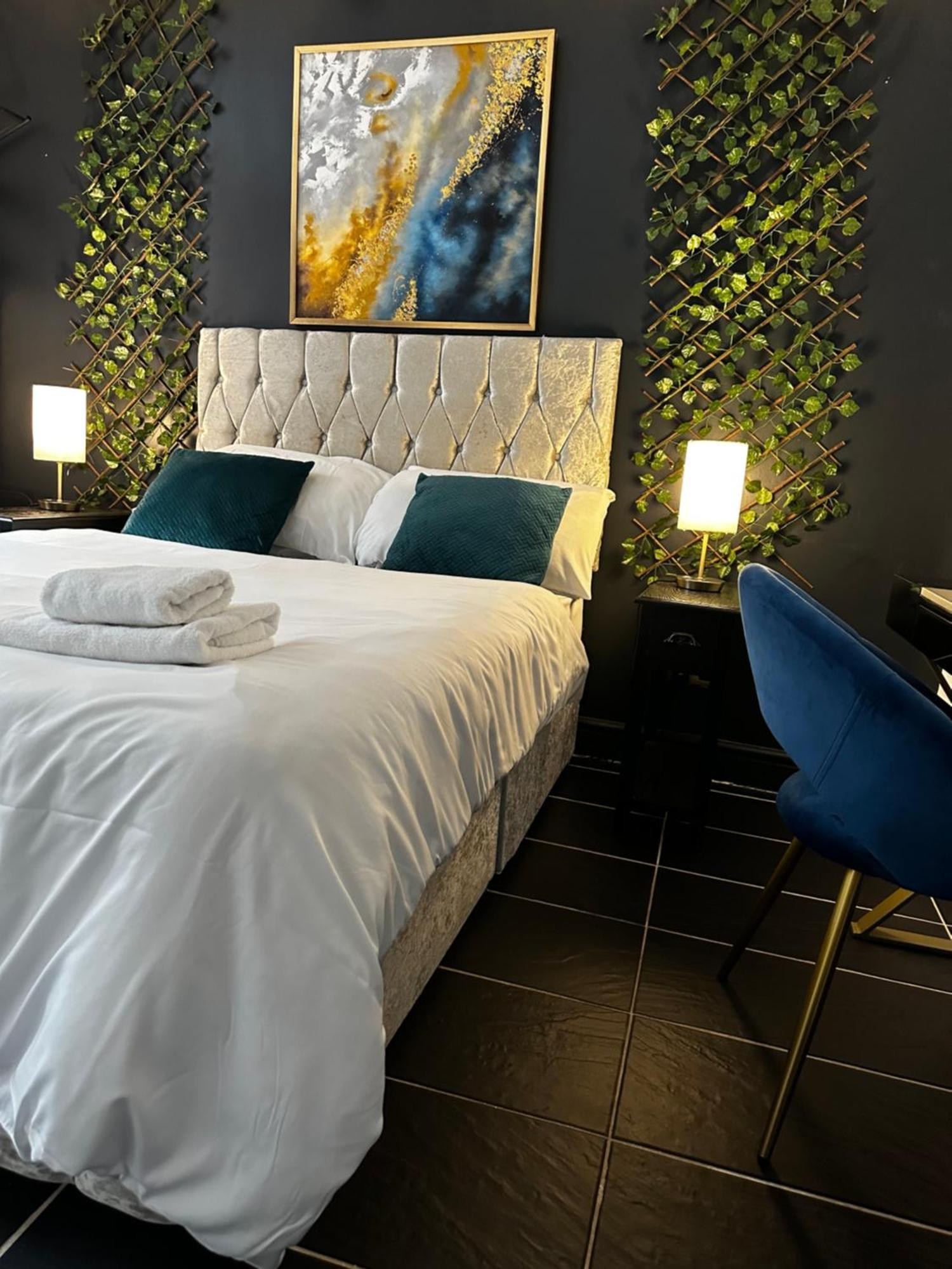 Duke And Duchess Apartments And Rooms - Private In Room Hot Tub Suites 런던 외부 사진