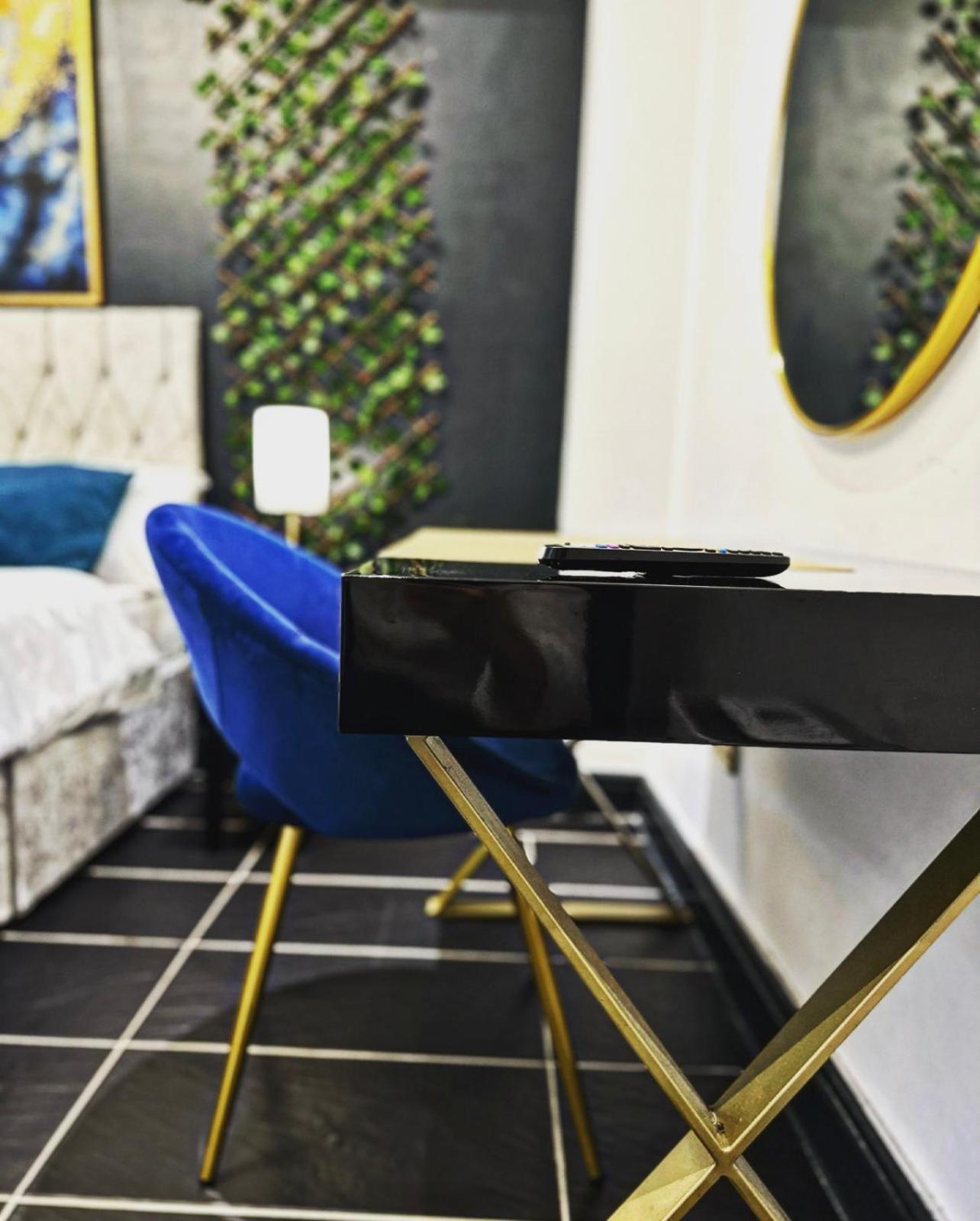 Duke And Duchess Apartments And Rooms - Private In Room Hot Tub Suites 런던 외부 사진