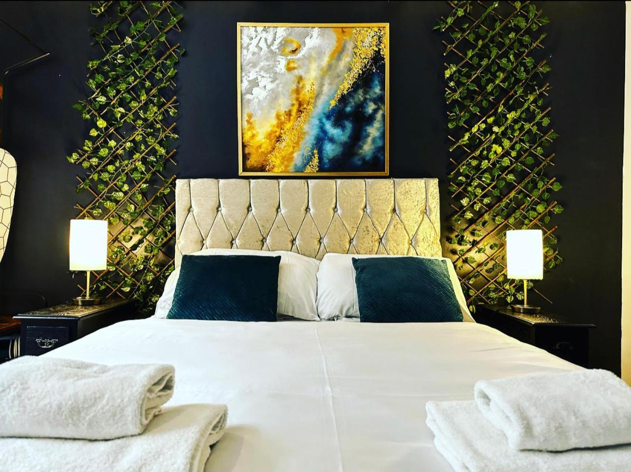 Duke And Duchess Apartments And Rooms - Private In Room Hot Tub Suites 런던 외부 사진