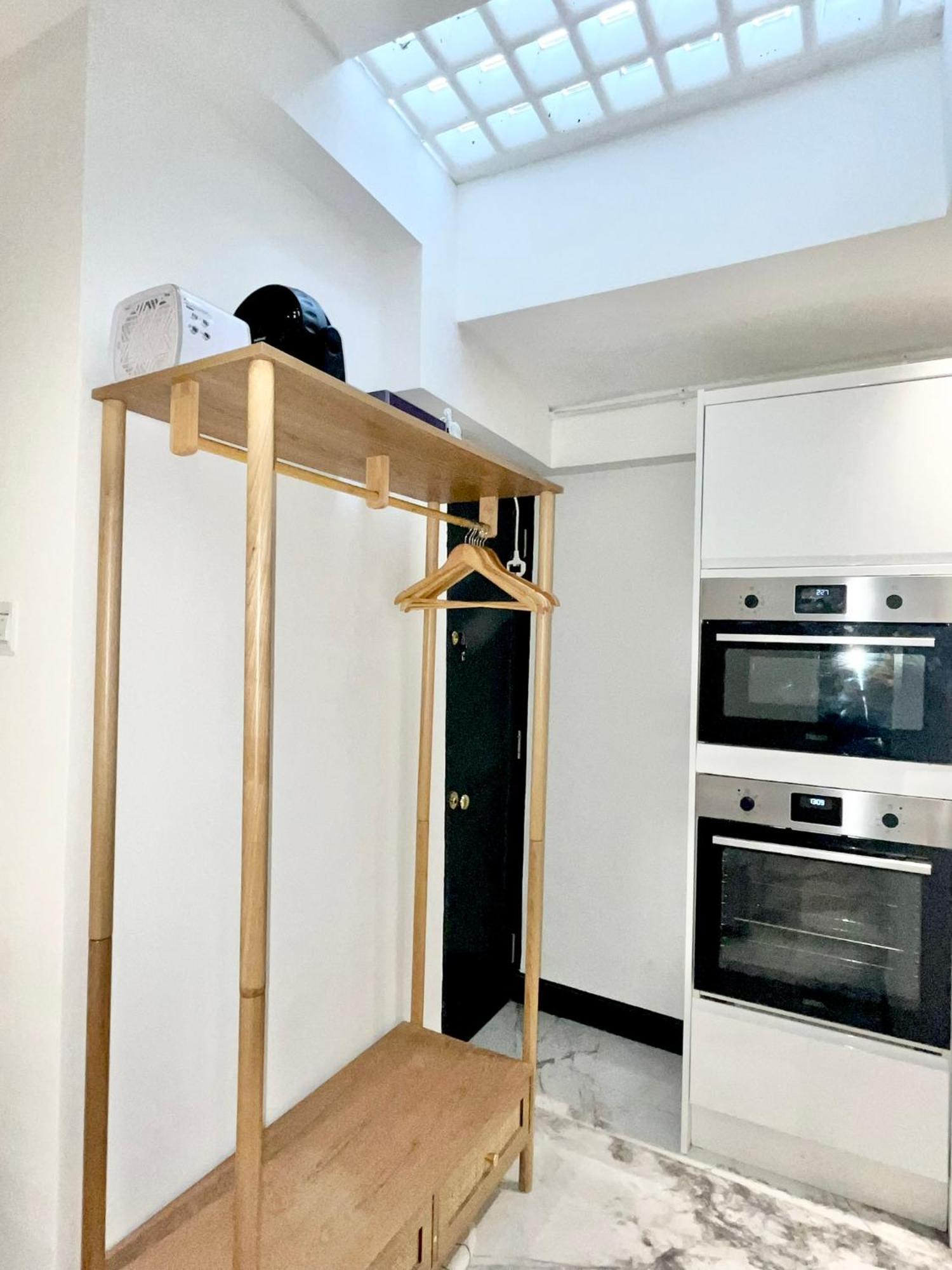 Duke And Duchess Apartments And Rooms - Private In Room Hot Tub Suites 런던 외부 사진