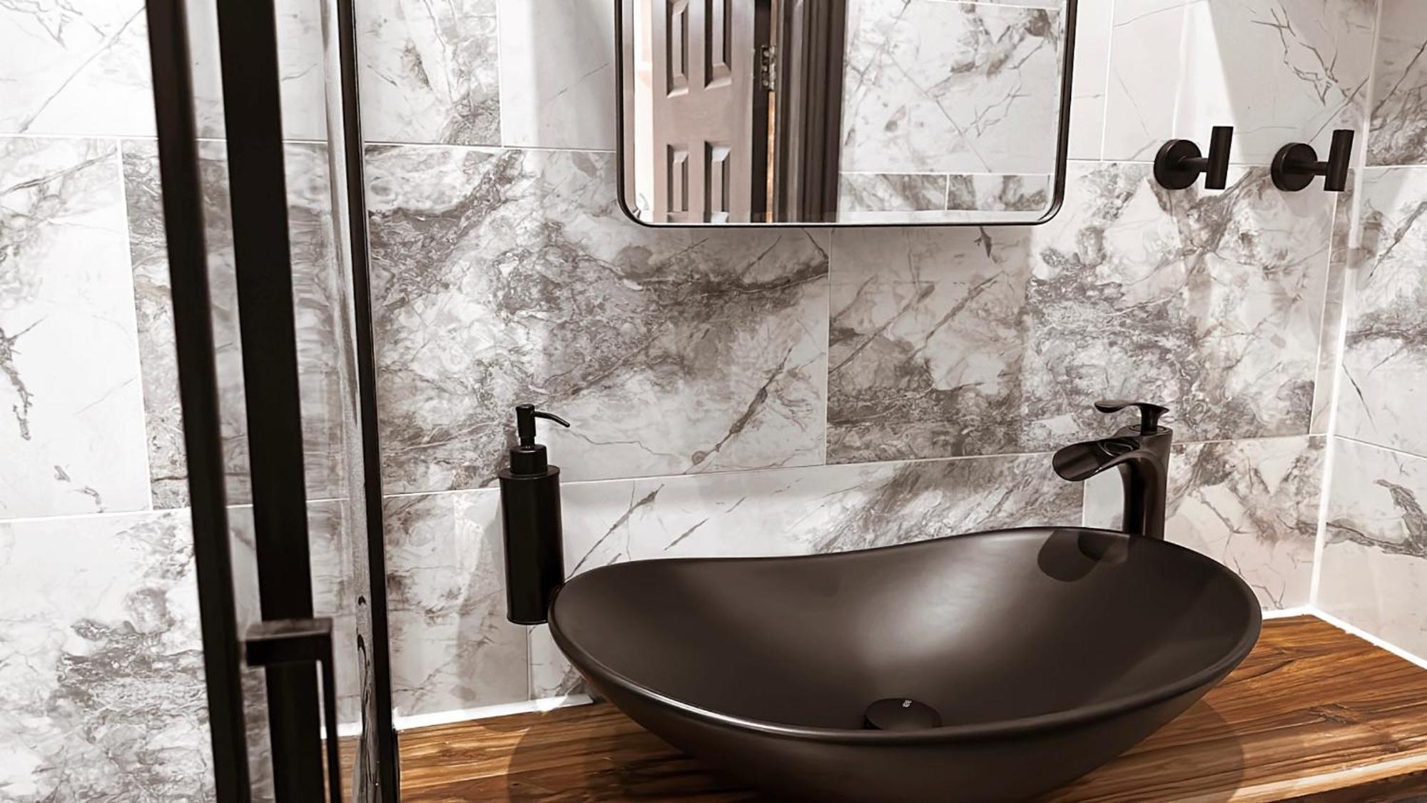 Duke And Duchess Apartments And Rooms - Private In Room Hot Tub Suites 런던 외부 사진