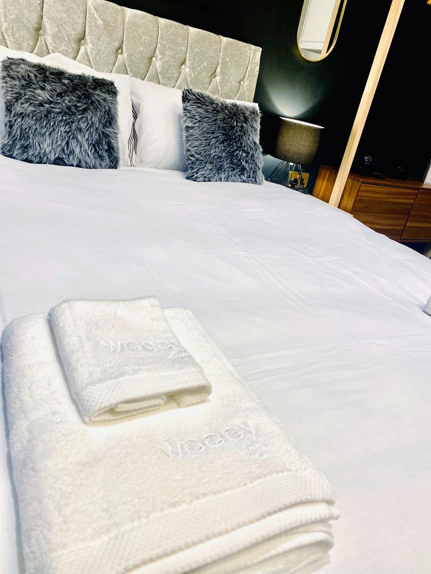 Duke And Duchess Apartments And Rooms - Private In Room Hot Tub Suites 런던 외부 사진