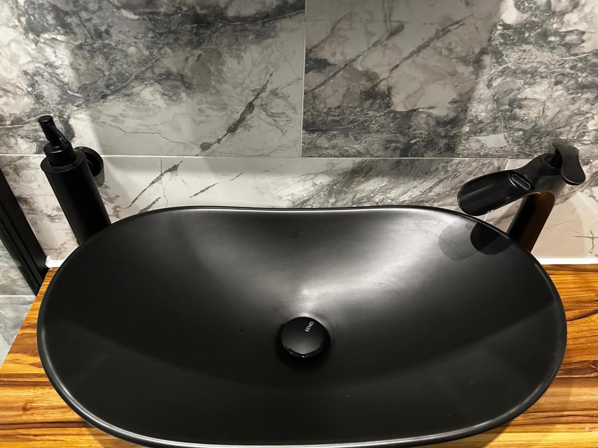 Duke And Duchess Apartments And Rooms - Private In Room Hot Tub Suites 런던 외부 사진
